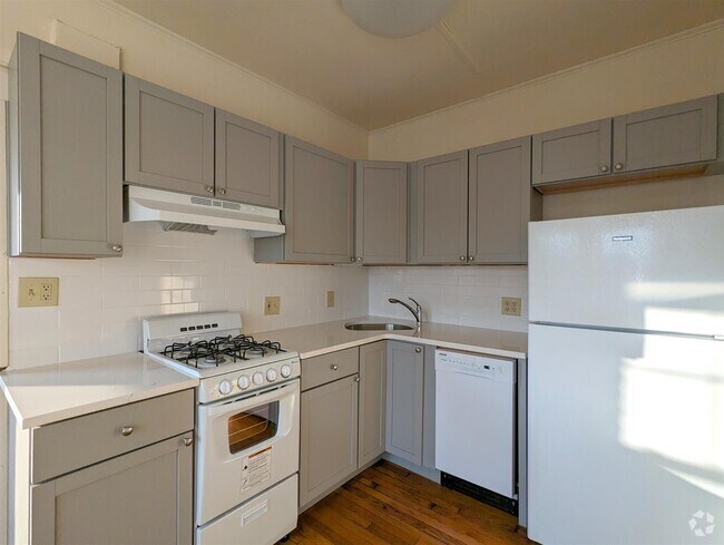 Building Photo - 31 College Ave Unit 4 Rental