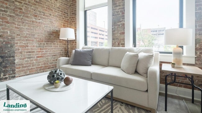 Photo - 425 20th St S Unidad 206.579036