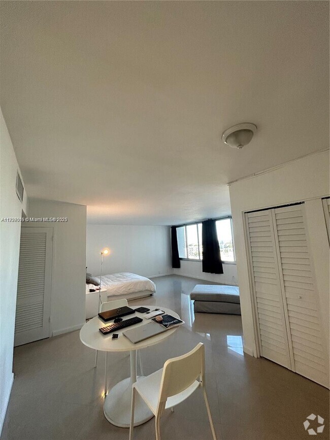 Building Photo - 1200 West Ave Unit 914 Rental