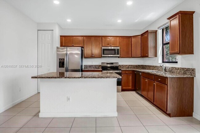 Photo - 6978 Broadland Wy