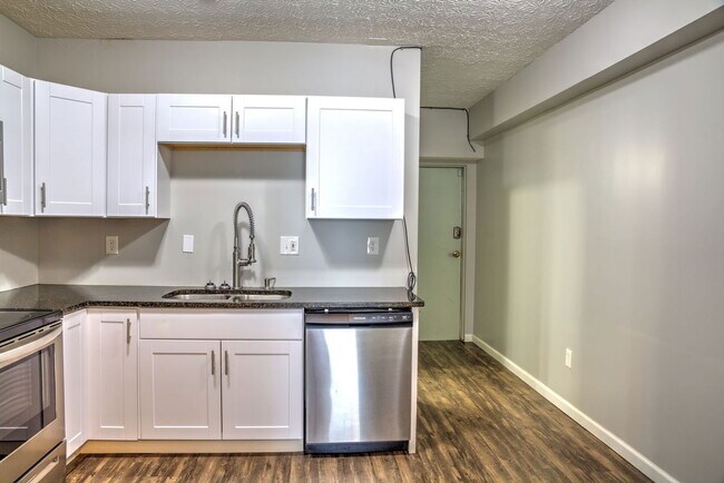 Photo - 1661 N Pearl St