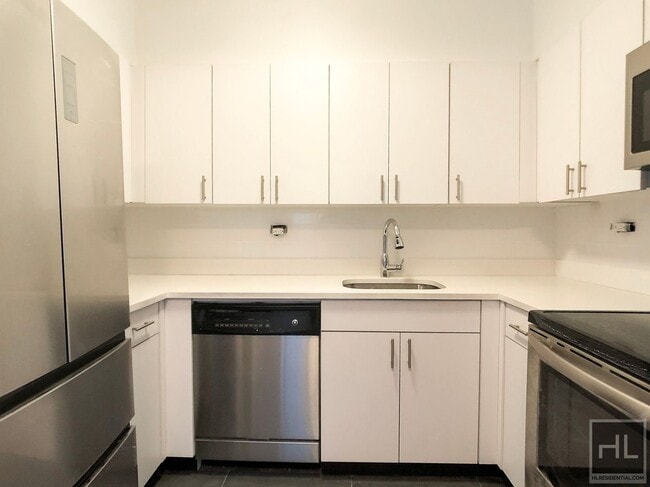 Building Photo - EAST 69 STREET Unit 7L Rental