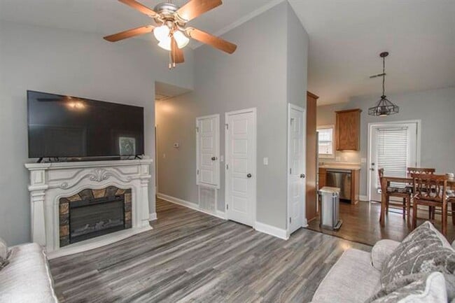 Photo - Cozy Home in Established Christiansburg Neighborhood