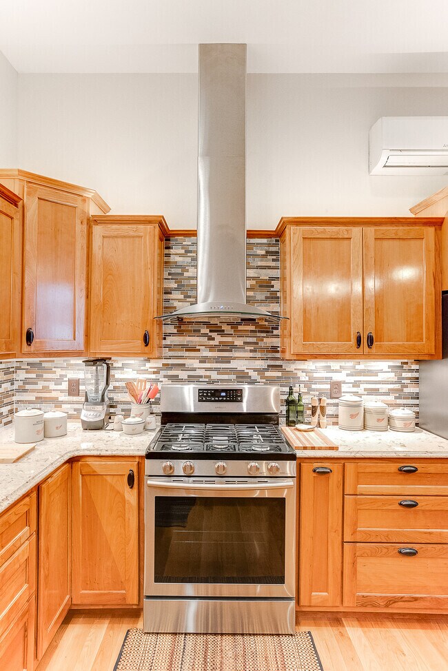 Photo - 405 W 3rd St Unit A