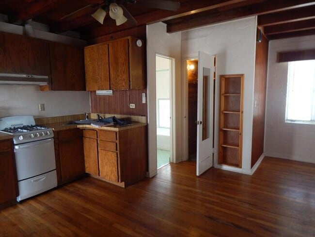 Building Photo - FOR RENT Rental