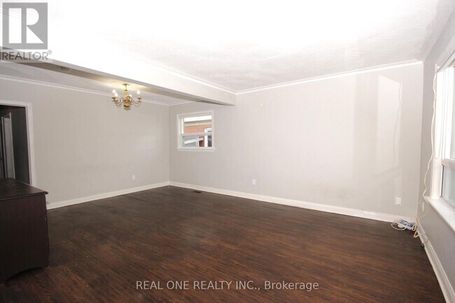 Photo - 157 Shropshire Dr