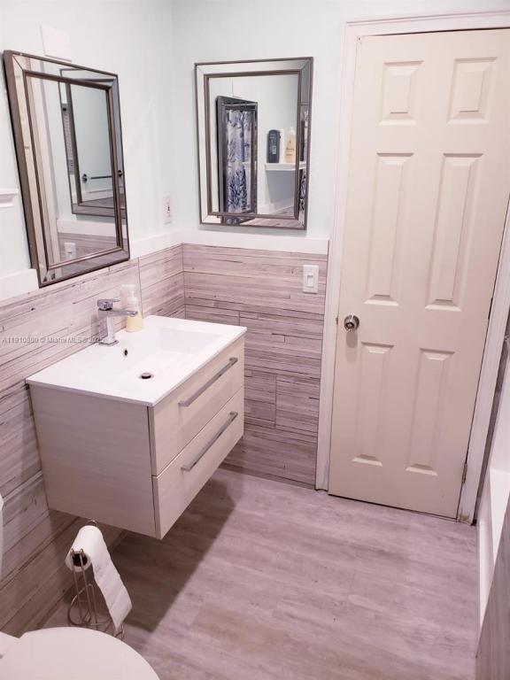 Photo - 1031 N 16th Ct