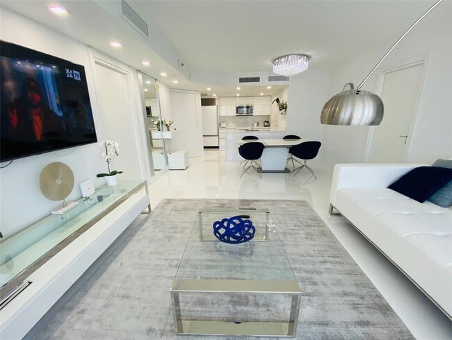 Building Photo - 17201 Collins Ave Unit 1006