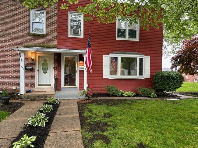 Photo - 645 Minor St