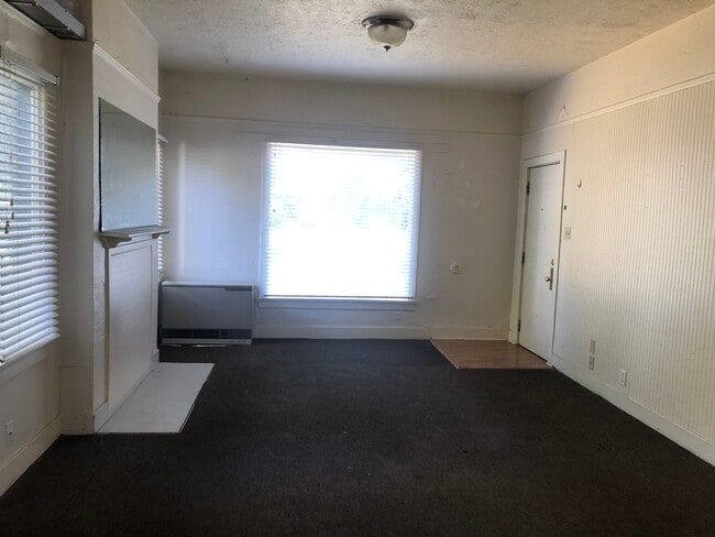 Photo - 605 NE Campus St