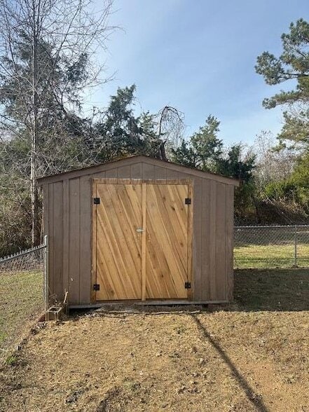 Photo - 682 Crab Apple Ln SE