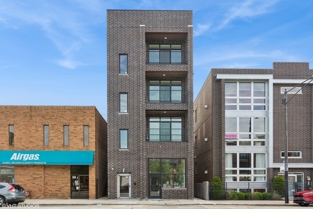 Building Photo - 3219 N Elston Ave