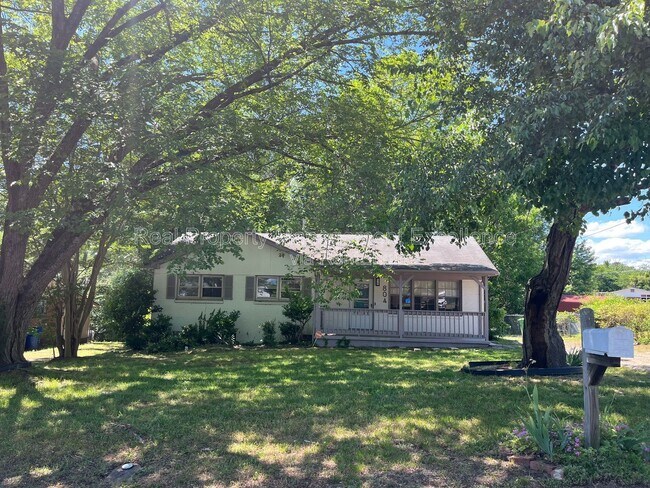 Building Photo - 804 Greenwich St