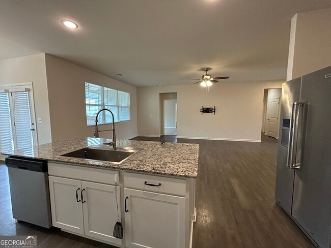 Photo - 850 Starbuck Parkway