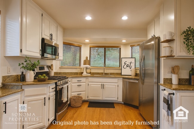 Photo - 3+ Bedroom / 2 Bathroom Home with Sunroom & Beautiful Views