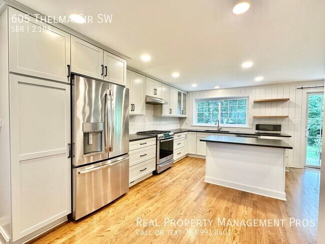 Photo - Stunning Downtown Vienna Split Level- Walk...