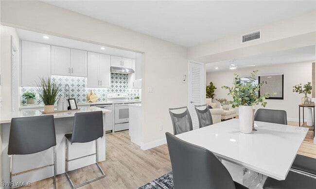 Photo - 788 Park Shore Dr Unidad F17