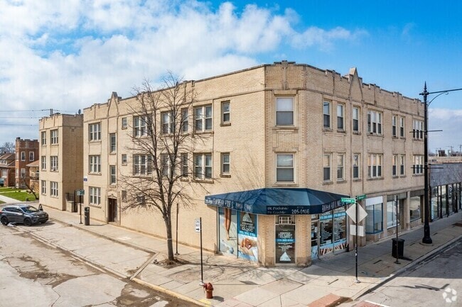 Building Photo - 5503 W Belmont Ave Rental