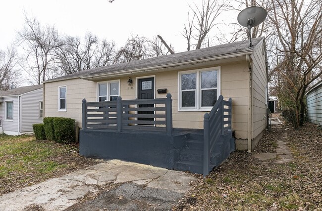 Building Photo - REMODELED 3 bedroom | 1 bathroom | Fenced Backyard Home in a Quiet Neighborhood! We Welcome Pets!