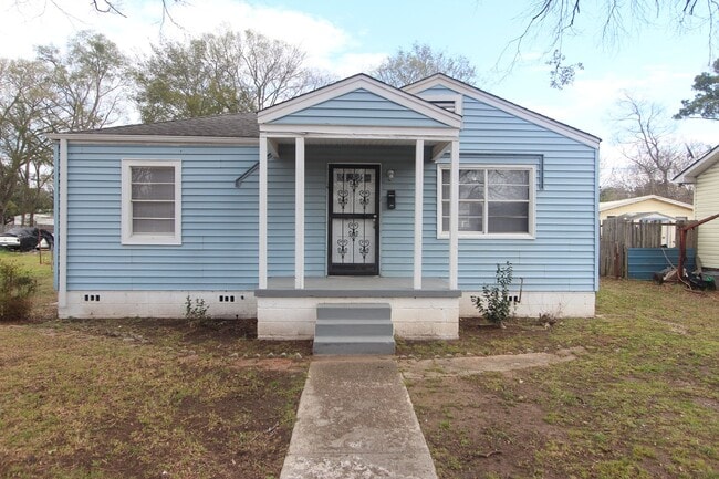 Building Photo - New On The Market! Fresh New Updates!! Bet... Rental