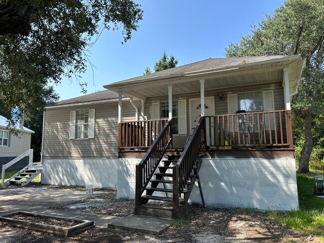 Building Photo - Beautiful 3/2 house
