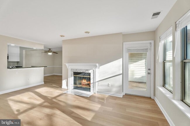 Photo - 3321 Sir Thomas Dr Unit 12