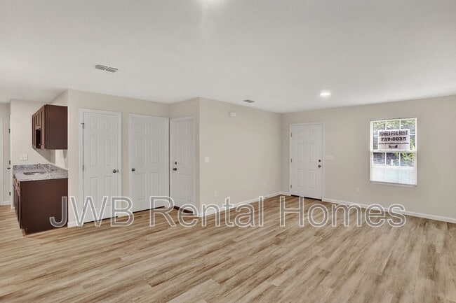 Photo - 8008 Railroad Ave