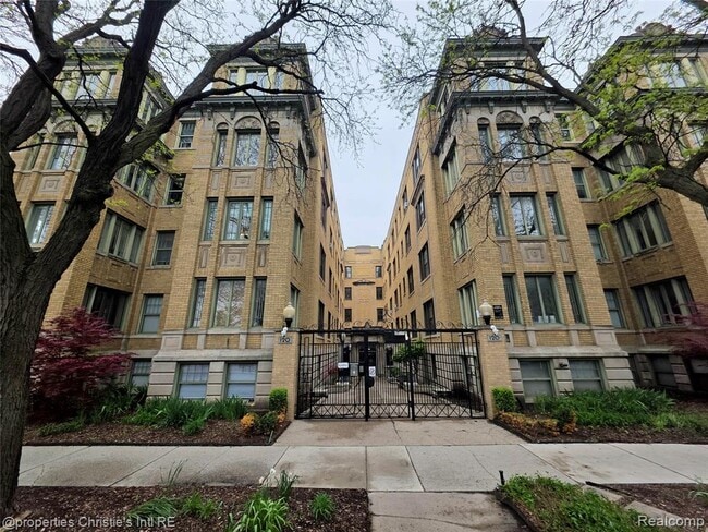 Building Photo - 120 Seward Ave Unit 17-203