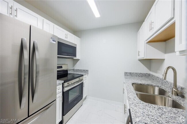 Building Photo - 3225 E Riverside Dr Unit 53 Rental