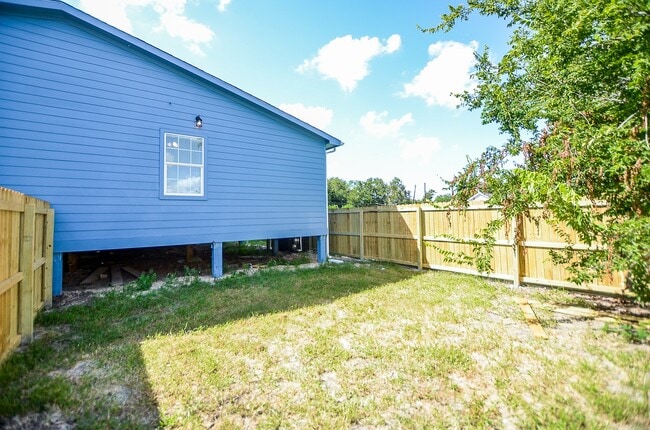 Building Photo - 239 Broadhurst Rental