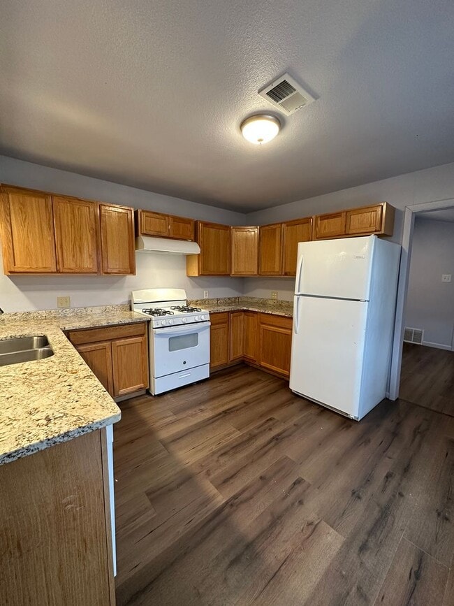 Photo - $1,900.00 MOVE-IN-SPECIAL