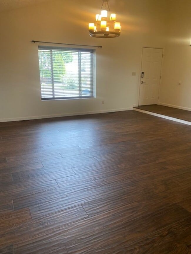 Photo - 3 Bedroom Tri-level in Woodland Hills