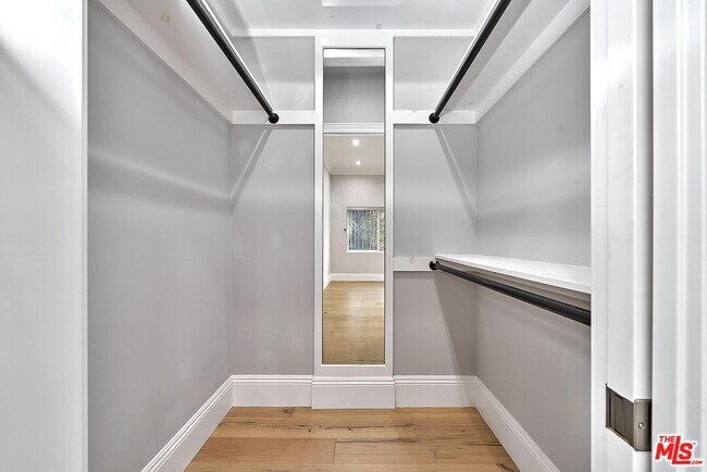 Photo - 1002 S Windsor Blvd