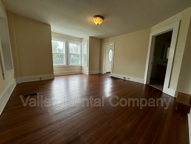 Photo - 28 School St