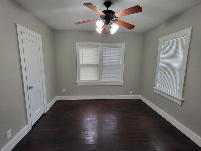 Photo - Cute 2 bedroom, 1 bathroom house located next to UCO in Edmond, OK