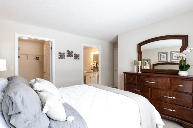 Dreamy Master Suite with Walk In Closet & En Suite Bath