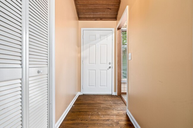 Photo - 4Bed/2Bath Available!