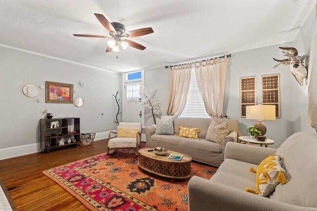 2737 College St Unit SI ID1578485P