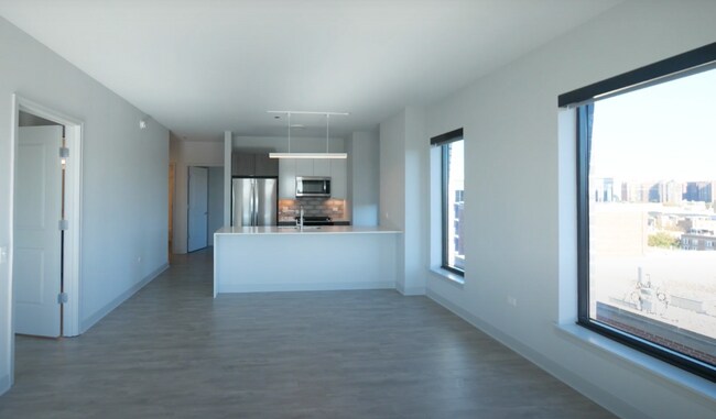 Photo - 1041 W Addison St