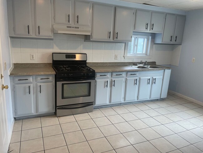 Building Photo - 25 Ayr St Unit 1