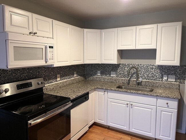 Building Photo - 242 Park Ave Unit 5
