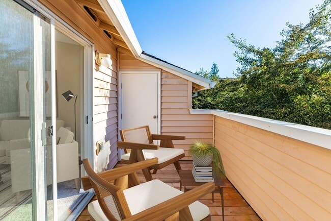 Photo - Life Just Got Better Come See For Yourself At Powell Court Apartments!! Unit 60