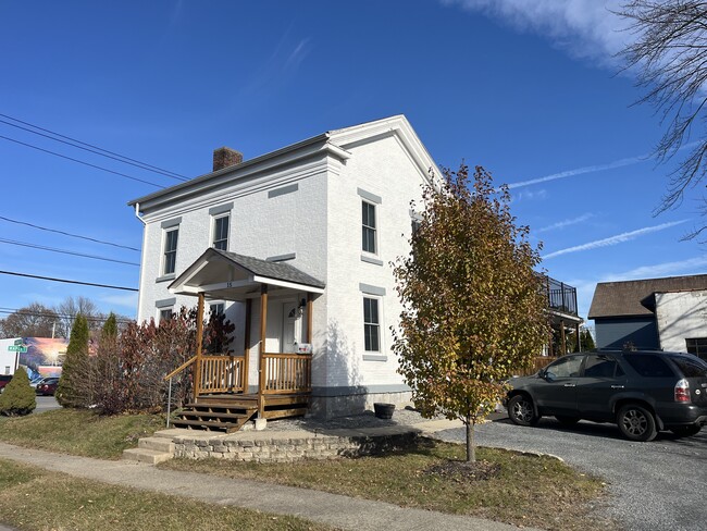Building Photo - 15 Locust St Unit 1st Floor