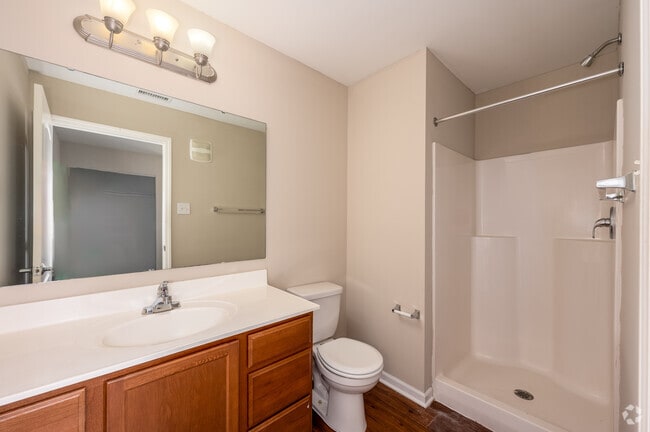 2BR, 2BA - 670SF - Primary Bathroom