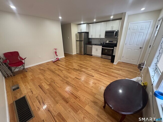 Photo - 695 Shelton St Unit 1st Floor