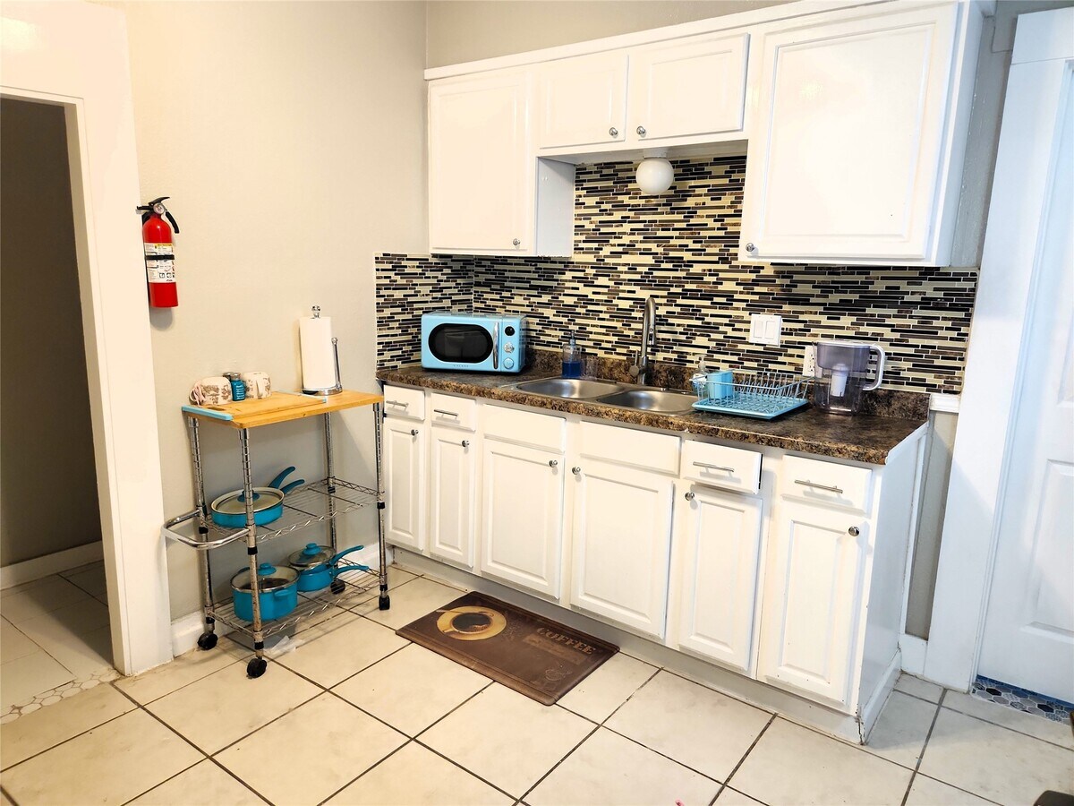 Photo - 2605 Avenue Q