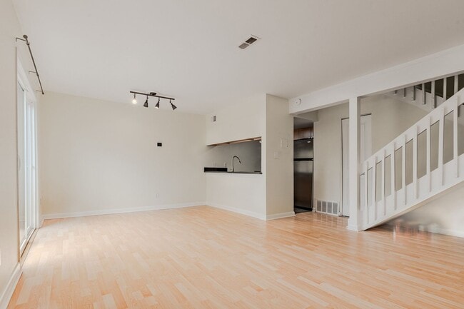 Photo - 1111 Maxwell Ave