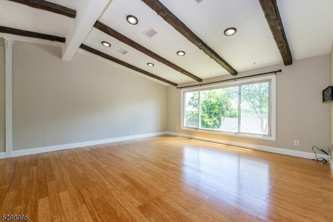 Photo - 19 Southwynde Dr