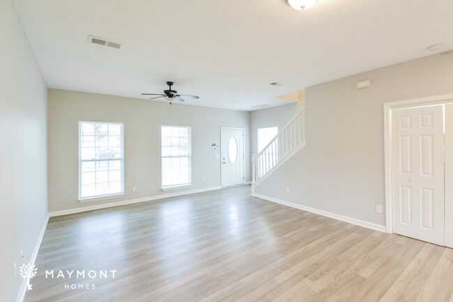 Photo - 2201 Postings Pt