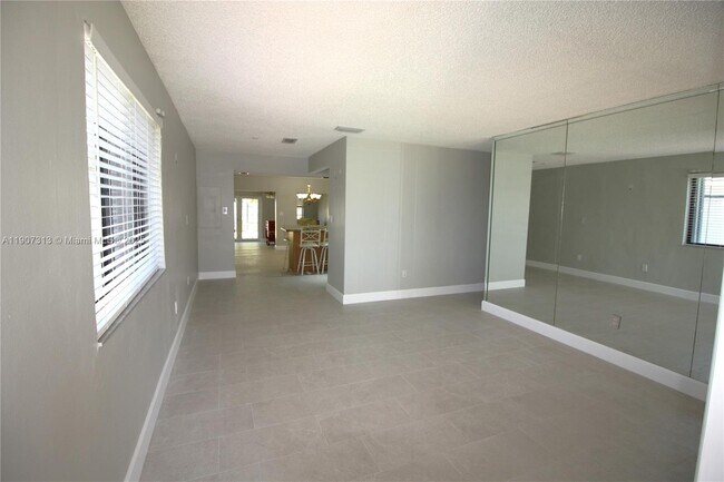 Photo - 11031 SW 43rd St